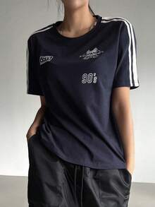 DAZY 摩托车风格印花拼色条纹短袖 T 恤，秋季服装学院风上衣