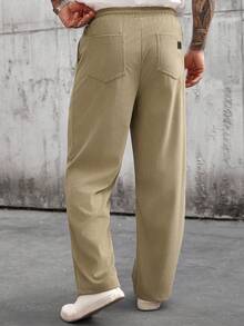 Manfinity Homme Quần nhung kẻ nam dáng rộng, thoải mái, phù hợp cho mặc hàng ngày, đi chơi cuối tuần, du lịch, gặp gỡ bạn bè, v.v. Chiếc quần này là một món đồ thiết yếu đa năng trong tủ quần áo của nam giới và là một món quà tuyệt vời dành cho bạn trai hoặc chồng. Quần nỉ ống rộng nam, quần nỉ có dây rút, quần nỉ ống loe nam, quần jogger kaki nam, thích hợp cho các chuyến đi cuối tuần, hoạt động ngoài trời, du lịch, môi trường làm việc thoải mái hoặc các dịp bán trang trọng, quà tặng cho bạn trai/chồng, quà kỷ niệm/sinh nhật, tiệc tùng, kỳ nghỉ hè, lễ hội, năm mới, đám cưới, ngày Valentine. - Màu Khaki - Xem 2
