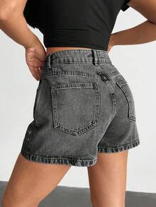 EURMUSE Pantalones cortos de mezclilla con detalles de strass y bolsillos en diagonal de cintura alta - Gris - Ver 2