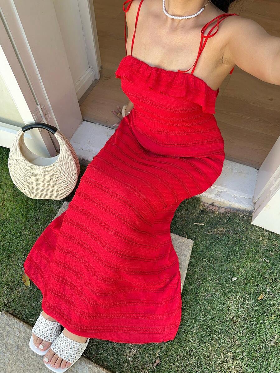 Sunnyshic 这款大码女式红色复古浪漫法式甜美多层荷叶边吊带连衣裙，风格独特，充满复古浪漫学院风，适合办公室、日常穿着、派对、舞会、音乐节、返校季、热带风情、优雅度假、俏皮活泼、飘逸飘逸、下午茶、早午餐等各种场合，散发着仙气魅力，尽显女性优雅气质，尤其适合春夏穿着。 - 紅色 - 查看 1