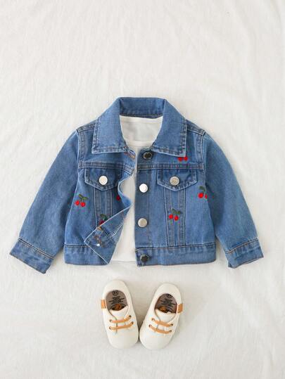 Vintaside Kids 女童水洗牛仔休闲宽松外套，可爱樱桃刺绣设计，采用轻盈柔软的棉质牛仔面料，时尚女孩必备单品，适合春秋季穿着，简约时尚，百搭实用，适合日常穿搭、外出、聚会、徒步旅行等场合，2026年秋季新品