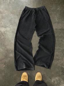 Manfinity EMRG 男士深灰色街頭風寬腿褲，棉質藝術文字印花鬆緊腰運動長褲，復古成衣水洗，秋季城市度假饒舌風 - 黑色 - 查看 2