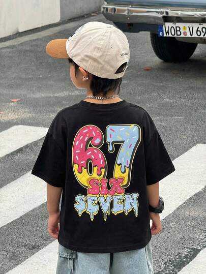 SHEIN 一件装男童休闲运动学院风可爱度假宽松日韩风圆领T恤，背面印有字母，适合儿童服装、男童服装、返校季男童套装，适合生日派对、晚宴、演出、婚礼、洗礼、开幕式等场合，日常穿着也适合上学、旅行、运动，适合春夏季节。