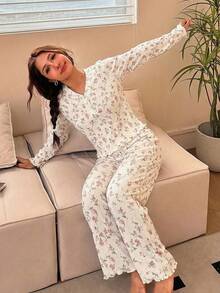 SHEIN Tween Girl Cute Sweet Minimalist Colorful Bow Pattern V-Neck Half-Open Front Ruffle Long Sleeve Soft Comfortable Pajama Set, 2pcs, Two Piece Sleepwear Set Floral Pajama Set, All Over Floral Pant Set, Pajamas Set Two Piece - Baby Pink - View 6