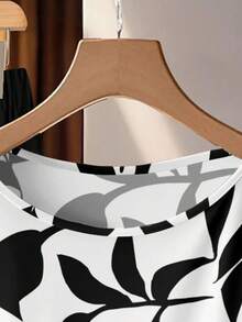 SHEIN Clasi Bộ đồ 2 mảnh phong cách cổ điển thanh lịch, đa năng, màu trắng ấm áp với họa tiết hoa đen, áo tay ngắn cổ tròn dáng rộng có nơ buộc và quần ống đứng, thoải mái cho mùa thu/đông, thích hợp cho công sở. - Nhiều màu - Xem 5