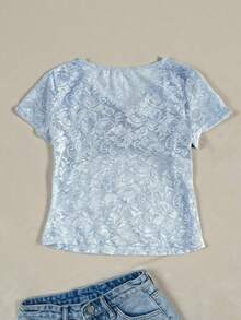 SHEIN 青少年女孩休闲合身甜美可爱蕾丝 V 领前褶皱半透明蕾丝衬衫，学院风，优雅短袖蕾丝上衣 - 淺藍色 - 查看 2