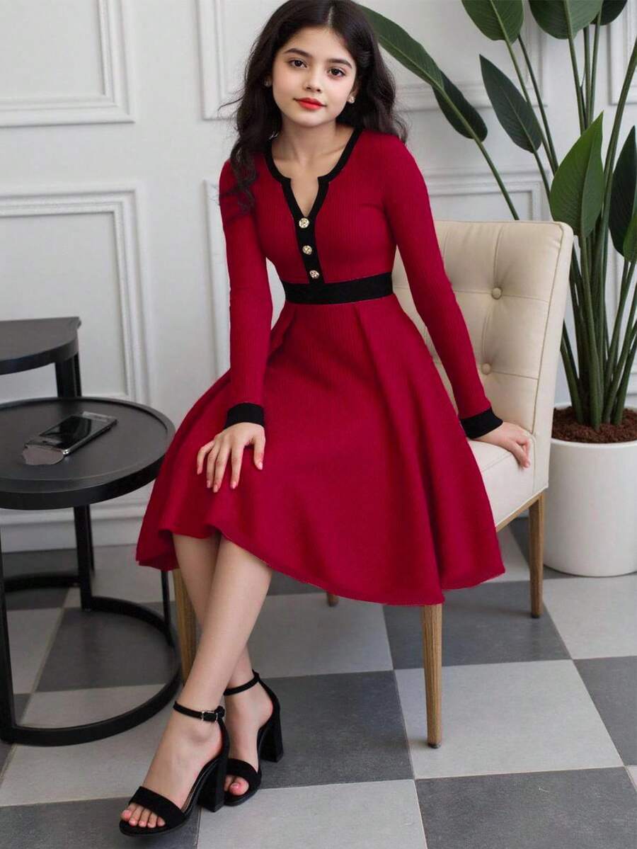 SHEIN 少女优雅提花V领金属纽扣装饰长袖修身针织连衣裙,休闲户外派对连衣裙,秋冬季 - 酒紅色 - 查看 1