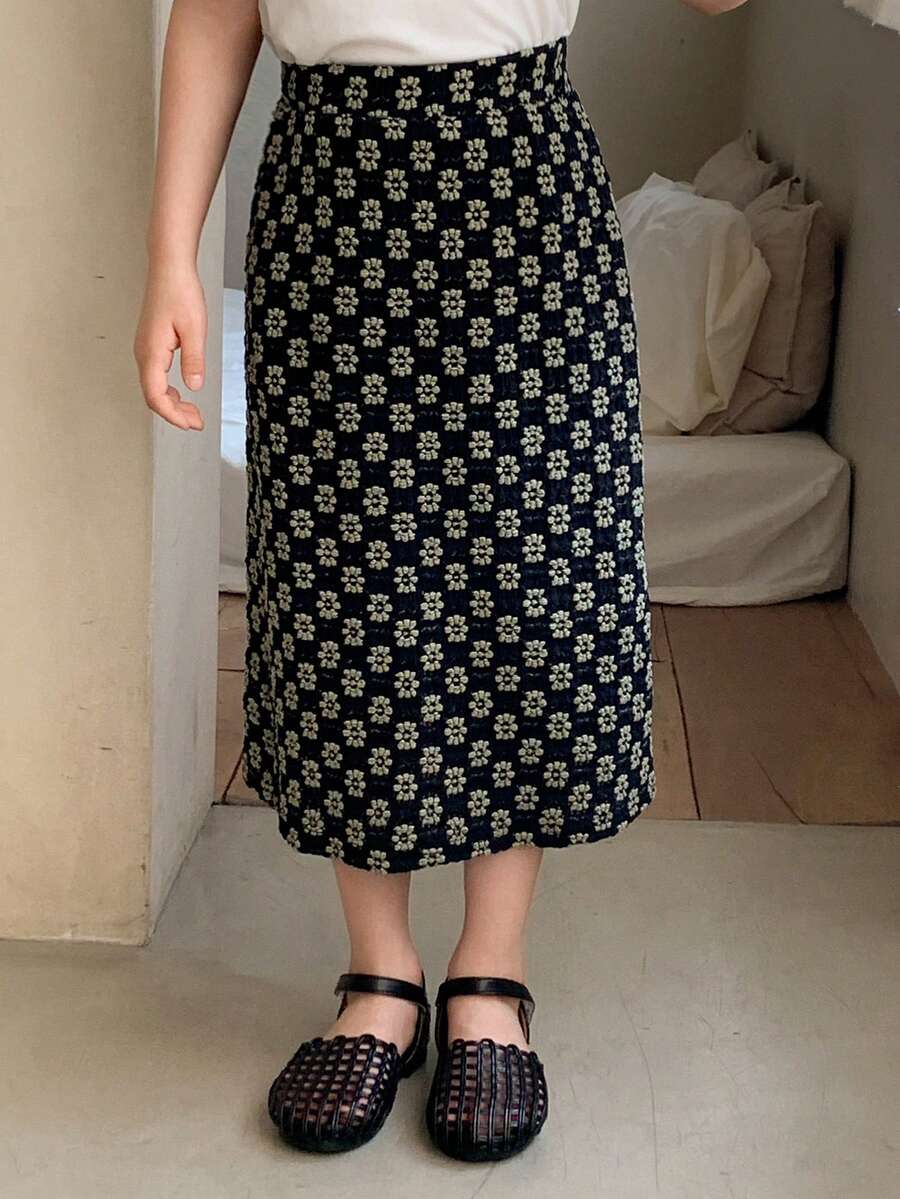 DAZY Young Girl Floral Print Casual A-Line Skirt With Slit - Black - View 1