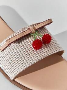 Solezae 女士樱桃水果装饰露趾套脚凉鞋，日常夏季梦幻可爱拉菲草PU平底凉鞋 - 米色 - 查看 6
