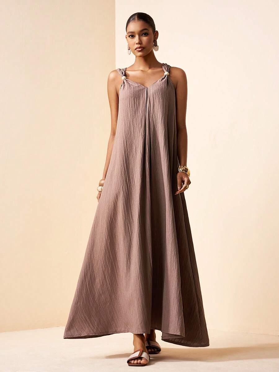 Zivah 2026春夏新款，适合婚礼季、音乐节、复活节、西部风、波西米亚风、纳什维尔风格等场合。V领褶皱肩带连衣裙，饰以木珠，前领口采用褶裥设计，面料为竖条纹纹理，修身略微宽松的A字型长裙，适合派对、婚礼、正式场合、约会、聚会、生日、商务休闲等各种场合。