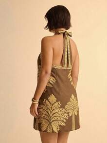 CAJUNI 大码女士热带印花露背吊带连衣裙，休闲度假款 - 棕色 - 查看 2