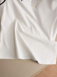GlowEve Top sin mangas de punto con cuello polo, bordado y de colores contrastantes - Blanco - Ver 6