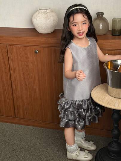 DAZY فستان أنيق بياقة مستديرة وطبقات من الكشكشة مزين باللؤلؤ للفتيات الصغيرات