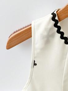 GlowEve 优雅十字印花荷叶边下摆无袖上衣 - 杏色 - 查看 5