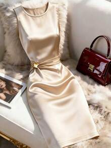 SHEIN Franclia 女士无袖缎面束腰连衣裙，轻盈奢华优雅修身鸡尾酒会礼服，女士腰部金属元素连衣裙 - 香檳色 - 查看 1