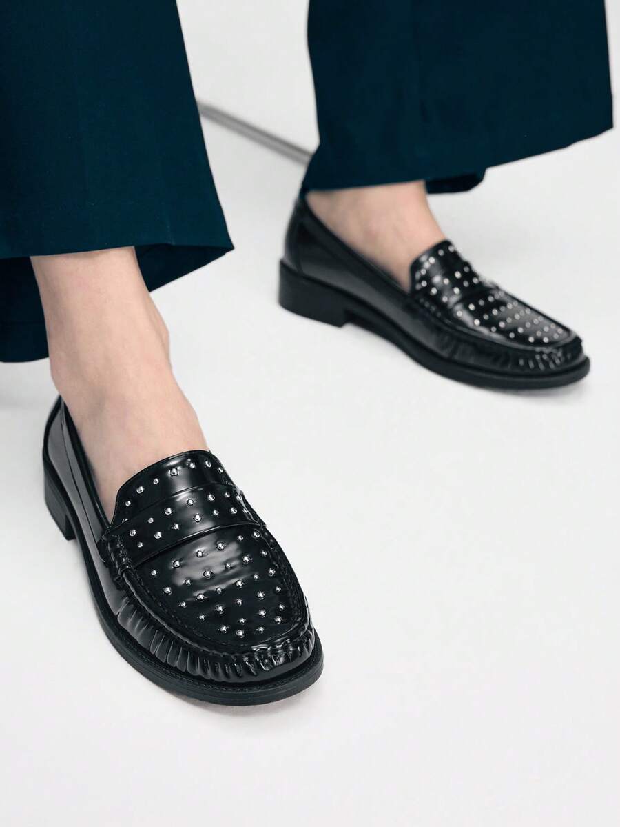 Mnmlis 女士时尚英伦风银色铆钉装饰黑色舒适厚底乐福鞋，适合通勤、上学、朋克、前卫、经典、英伦风格等场合。 - 黑色 - 查看 1