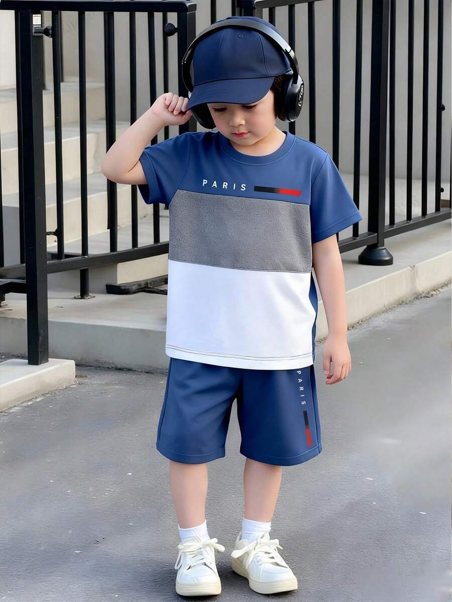 SHEIN Bộ 2 áo thun tay ngắn cổ tròn in họa tiết sọc chữ Paris và quần short màu xanh cho bé trai mới biết đi, trang phục thường ngày mùa xuân/hè, phù hợp cho bé từ 4-6 tuổi mặc trong nhà và ngoài trời - Nhiều màu - Xem 1