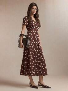 SHEIN BIZwear 春夏新款咖啡棕色底米色波点印花亚麻连衣裙，饰以蘑菇纽扣，收腰A字廓形，适合办公室、通勤、商务、社交场合等各种场合，Y2K风格 - 咖啡棕 - 查看 1