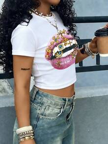 Rovax 女士休闲十字架和嘴唇印花短款修身T恤，夏季 - 白色 - 查看 3