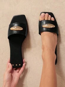 Solezae Women's Minimalist Elegant Metal Ornament Slip-On Flat Sandals - Black - View 2