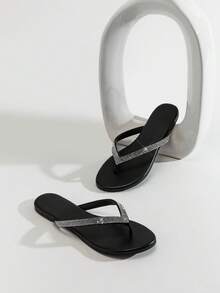 Solezae Women's Round Toe T Strap Flip Flops Thong Pool Flat Sandals - Black - View 5