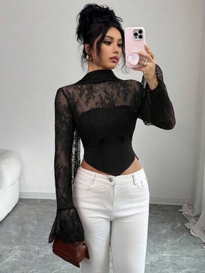 Elenzga Nouvelle blouse sans bretelles sexy en couleur unie avec patchwork en dentelle, manches évasées longues avec volants aux poignets, ligne de division centrale en arête de poisson, lien de col ras-du-cou long. Top pour femme convenant aux fêtes, Halloween, Noël, événements, sorties, Saint-Valentin