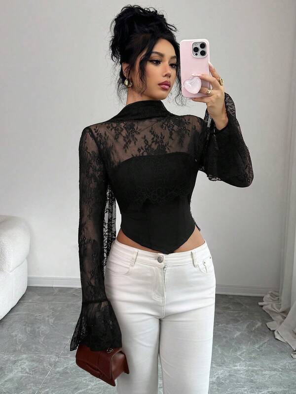 Elenzga Nouvelle blouse sans bretelles sexy en couleur unie avec patchwork en dentelle, manches évasées longues avec volants aux poignets, ligne de division centrale en arête de poisson, lien de col ras-du-cou long. Top pour femme convenant aux fêtes, Halloween, Noël, événements, sorties, Saint-Valentin