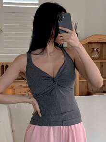 DAZY Áo camisole nữ kiểu xoắn lưng phối ren màu tương phản có đệm mút - Màu xám đen - Xem 9