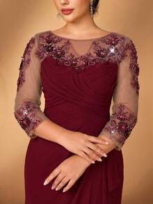 Serin Robe élégante pour femmes grandes tailles en tissu mousseline gris-rose. Col rond, manches longues transparentes, volants, appliques de sequins. Ourlet sirène. Convient pour mère de la mariée/marié, événements formels, soirées - Rouge foncé - Voir 1