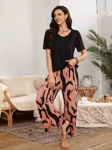 SHEIN Women's Fashionable V-Neck Solid Black Top And Abstract Print Wide Leg Pants Pajama Set - Multicolor - View 5