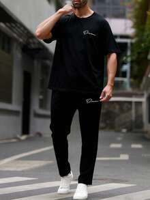 RueChic Men Letter Graphic Tee & Drawstring Waist Joggers - Black - View 5