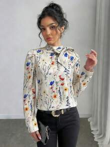 Franclia 复古优雅杏色不规则碎花女式上衣，春夏轻薄百搭衬衫，蝴蝶结领口和泡泡袖设计，时尚优雅，气质出众，适合日常休闲、通勤上班、节日聚会、空调房办公等各种场合。 - 彩色 - 查看 4