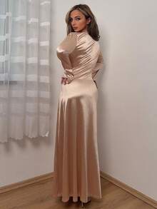 Jeta Ari Elegantes, figurbetontes Kleid mit Raffung vorne, gestricktem Satin und Glockenärmeln in Hellrosa – perfekt für Herbst, Winter, Partys oder den Alltag. Dieses lange, elegante Partykleid mit Glitzereffekt ist ein modisches Abendkleid und ein elegantes Partykleid. - Babypink - Übersicht 2