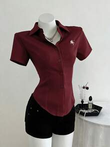 Elamini Áo sơ mi nữ tay ngắn cài cúc với họa tiết hiệp sĩ thêu và dây thắt eo. - Cà phê nâu - Xem 5