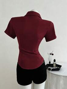 Elamini Áo sơ mi nữ tay ngắn cài cúc với họa tiết hiệp sĩ thêu và dây thắt eo. - Cà phê nâu - Xem 2