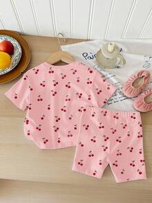 SHEIN LMoss Kids 奶油粉色，可爱迷你樱桃简约甜美字母图案，女婴休闲宽松圆领短袖T恤和修身骑行短裤套装，适合居家、外出、街头摄影、野餐、户外活动、度假、返校、夏季穿着，舒适透气，适合秋季叠穿，时尚童装，休闲服饰，儿童图案服装，返校季，秋季服装 - 彩色 - 查看 2