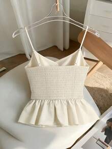 Franclia 夏季奢华性感风奶油色缎面V领吊带背心，饰有双珍珠纽扣、荷叶边下摆、可调节细肩带，修身优雅上衣 - 杏色 - 查看 4