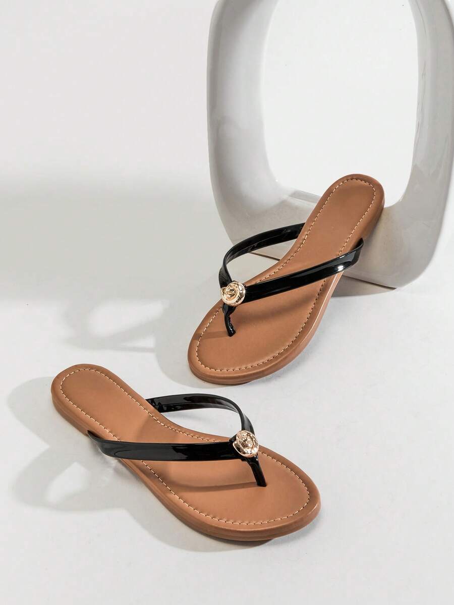 Solezae Women's Seashell T-Strap Round Toe Flip Flops Thong Pool Sandals - Black - View 1