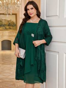 Ellevyn 大码女式镂空前开衫和腰部水钻装饰褶皱肩带连衣裙优雅套装 - 墨綠色 - 查看 7