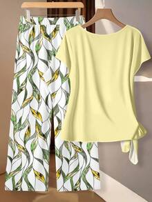 SHEIN Clasi Bộ đồ nữ 2 món gồm áo sơ mi thắt nơ màu vàng phong cách tối giản và quần ống rộng in họa tiết hình học, thích hợp cho đầu mùa thu. - Nhiều màu - Xem 3