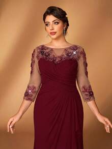 Serin Robe élégante pour femmes grandes tailles en tissu mousseline gris-rose. Col rond, manches longues transparentes, volants, appliques de sequins. Ourlet sirène. Convient pour mère de la mariée/marié, événements formels, soirées - Rouge foncé - Voir 5