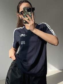 DAZY 摩托车风格印花拼色条纹短袖 T 恤，秋季服装学院风上衣