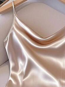 SHEIN PETITE 女士亮面梭织面料无袖收腰修身休闲吊带背心，适合春、秋、冬季穿着。 - 杏色 - 查看 3