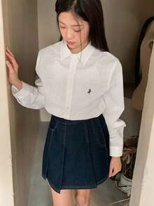 DAZY قميص قصير الأكمام للنساء بطبعة وحيد القرن، ياقة منقلبة، أحادي الصدر، متعدد الاستخدامات للاستخدام اليومي - أبيض - مشاهدة 7