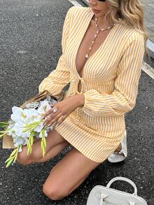 Serisse Vestido corto de mujer con cuello en V profundo, manga larga y estampado de rayas - Amarillo - Ver 7
