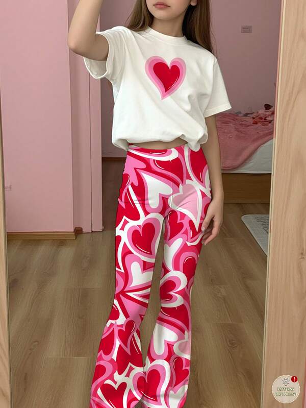 2件套少女休闲可爱甜美爱心印花时尚圆领短袖T恤和喇叭裤套装，适合夏季穿着