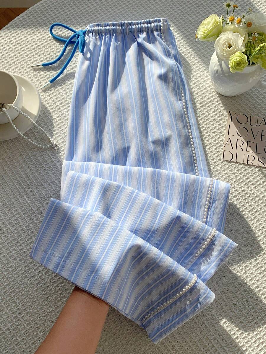 SHEIN EZwear 2026新款女士休闲服饰蓝色条纹度假休闲时尚沙滩出游性感舒适条纹珍珠蕾丝拼接时尚抽绳腰带口袋休闲百搭通勤阔腿裤度假裤 - 藍色 - 查看 1