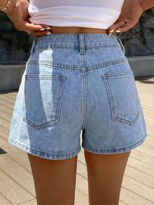 SHEIN EZwear 女士休闲花卉刺绣水洗浅蓝色牛仔短裤，适合夏季度假、日常通勤，百搭 - 淺色水洗藍 - 查看 3