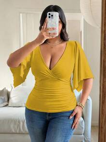 Vionelle 时尚性感交叉V领短袖T恤，夏季简约褶皱腰部小众露脐上衣 - 黃色 - 查看 1