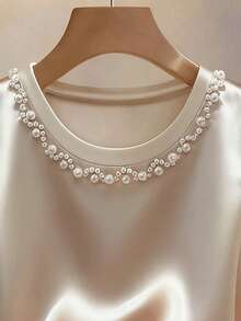 Franclia Französischer Stil elegantes rundhalsiges schlankemachendes welliges florales perlenverziertes kurzärmeliges apricotfarbenes glänzendes Strick-T-Shirt für Frauen, Sommer Mode T-Shirt, Party Top, Ausgangs-Top für Frauen, elegantes Top für Frauen, lässiges Top für Frauen, perlenverziertes elegantes Satinoberteil - Aprikosenfarben - Übersicht 3